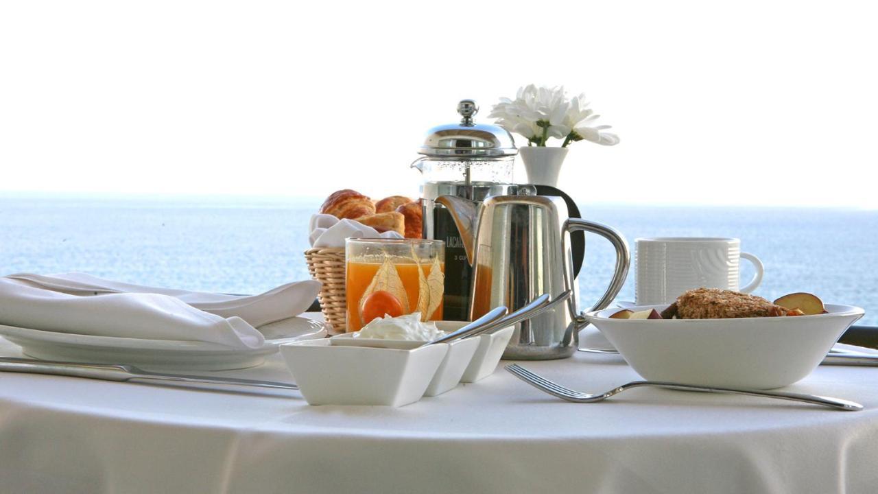 Habitación Premium con cama extragrande, balcón y vistas al mar
