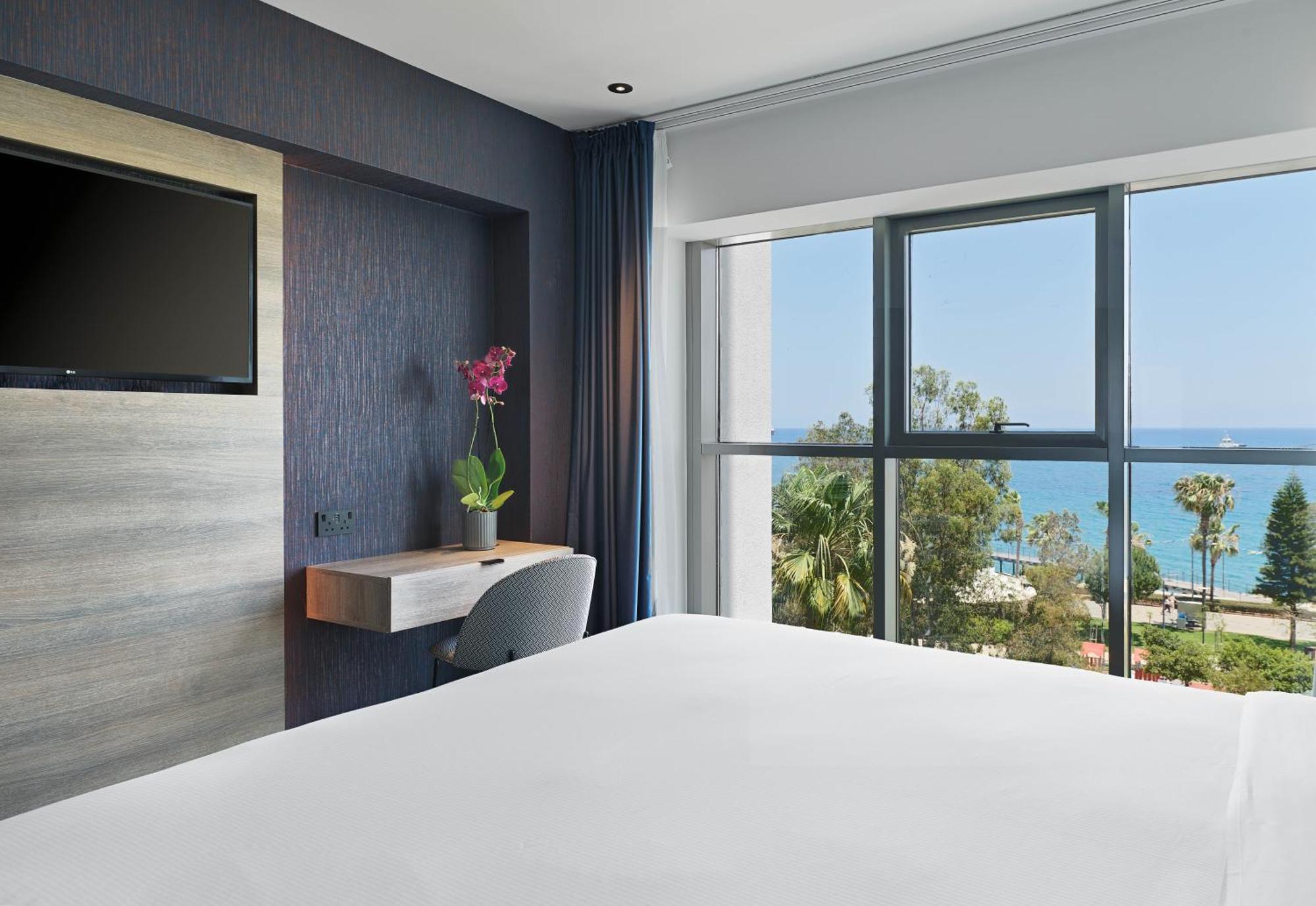 Space Executive Room Front Sea View Lounge Access