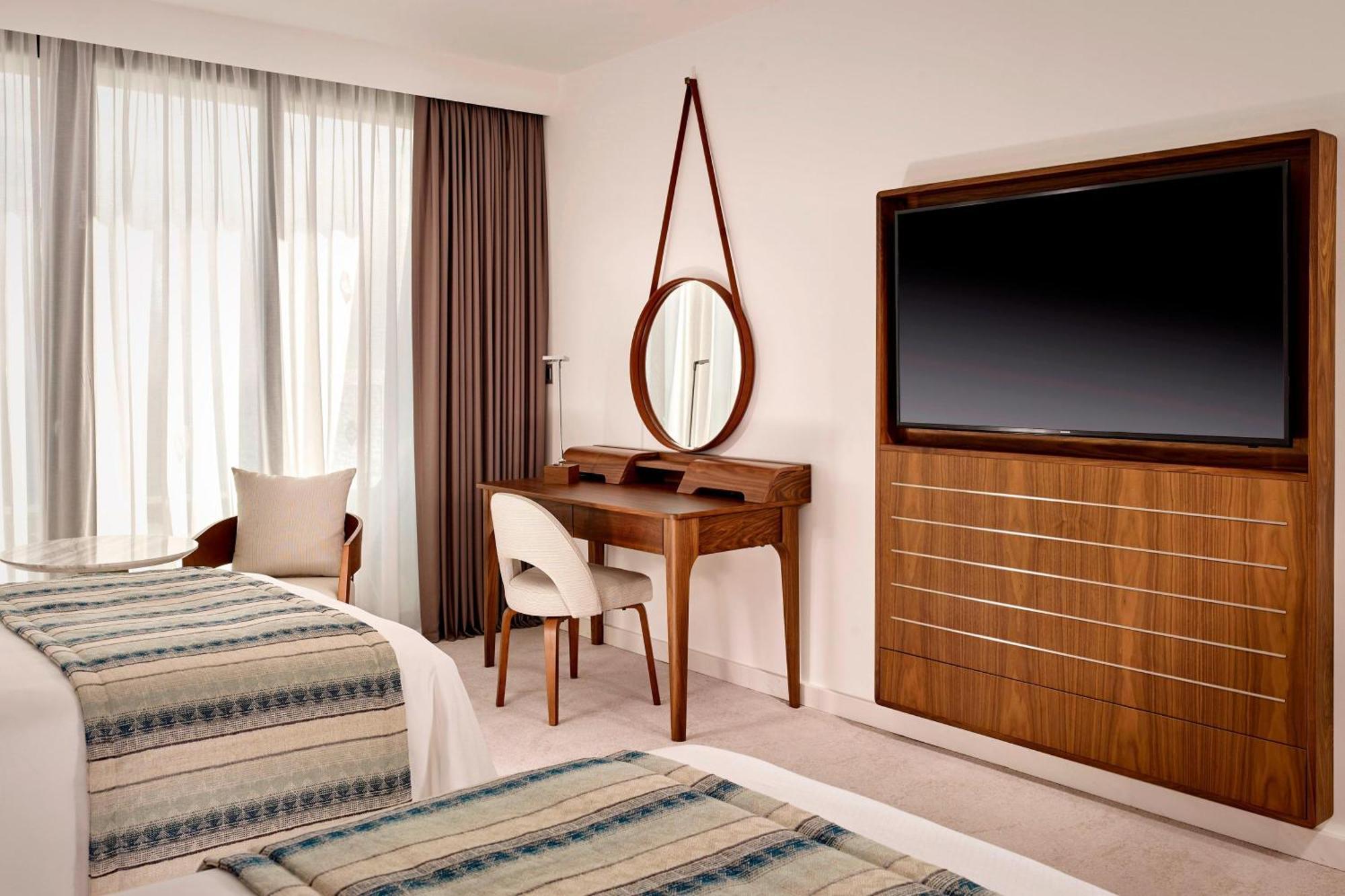 Deluxe Sea View Larger Guest room 2 Twin or Single Beds Balcony